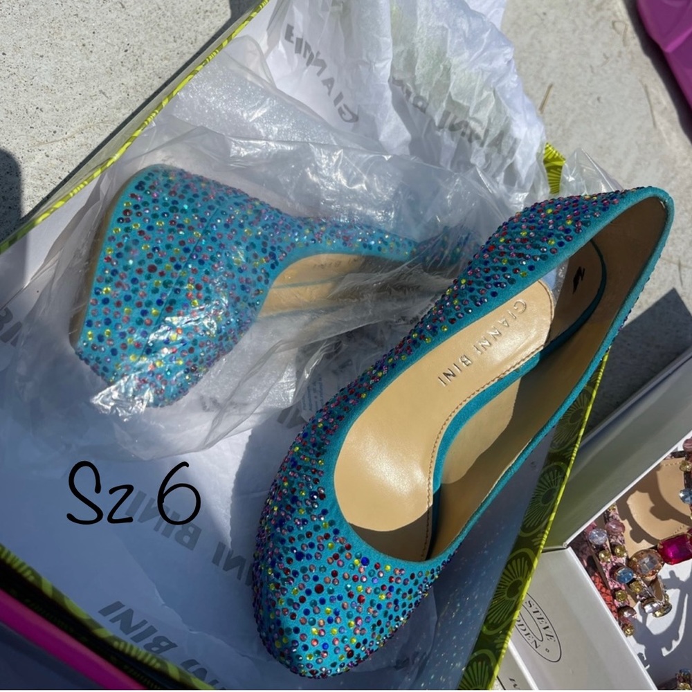 Teal Gianni Bini heels